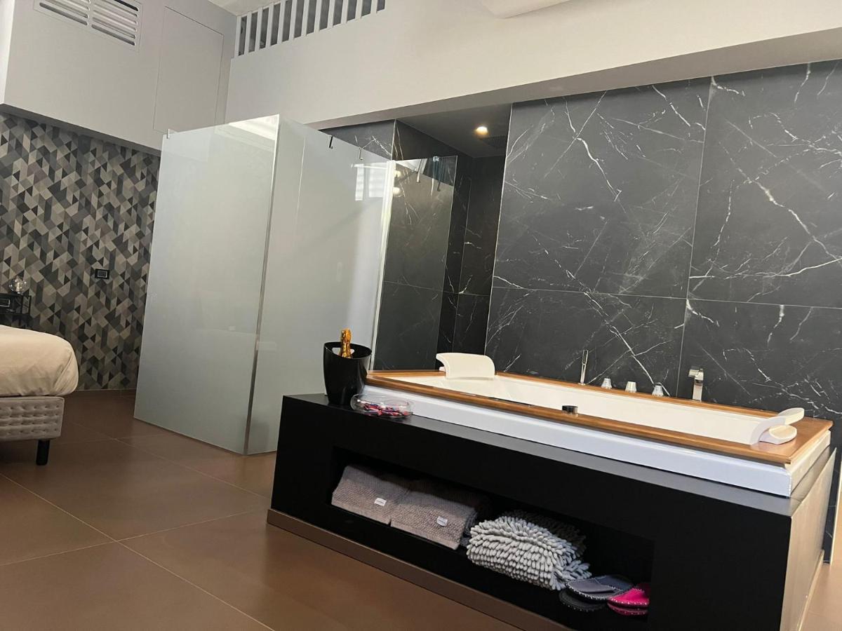 Suite Luxurya Bari Exterior foto